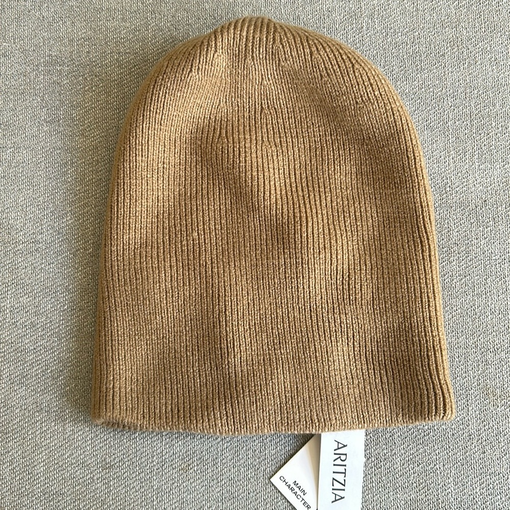 Aritzia main character beanie camel color